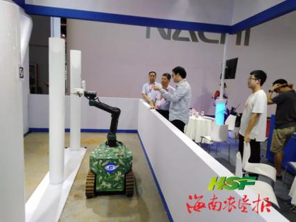 《华宇平台总代_海南橡胶合作研发自主移动割胶机器人首次亮相》